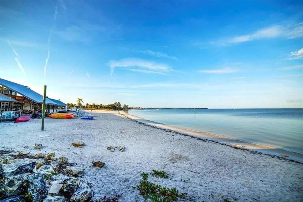 Manatee, Studio202, Beach Steps Away! Pool+Wifi Ruskin Exterior photo