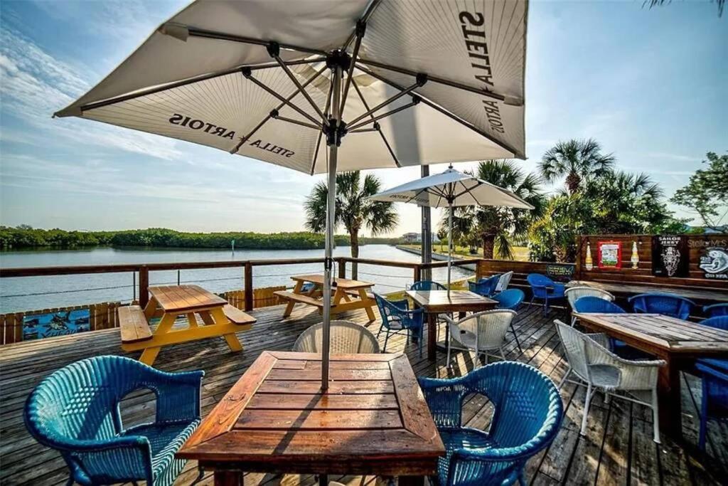 Manatee, Studio202, Beach Steps Away! Pool+Wifi Ruskin Exterior photo