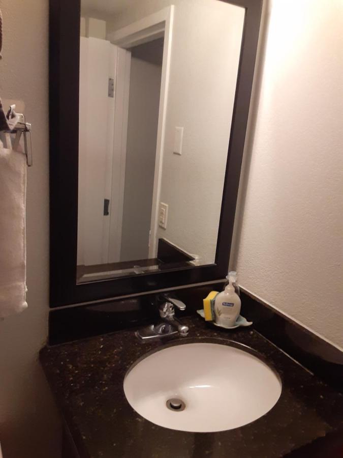 Manatee, Studio202, Beach Steps Away! Pool+Wifi Ruskin Exterior photo